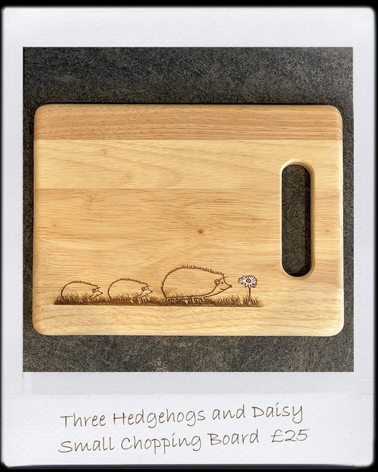 Small Chopping Board - 3 Hedgehogs & Daisy Design (25x20x1.5cm)