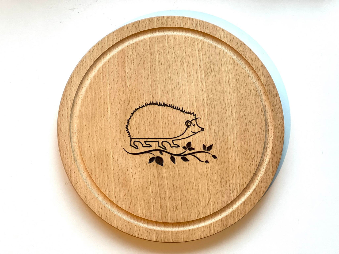 Round Chopping Board - Hedgehog & Vine Design with Grooved Edge (25 dia.x1.7 thick)